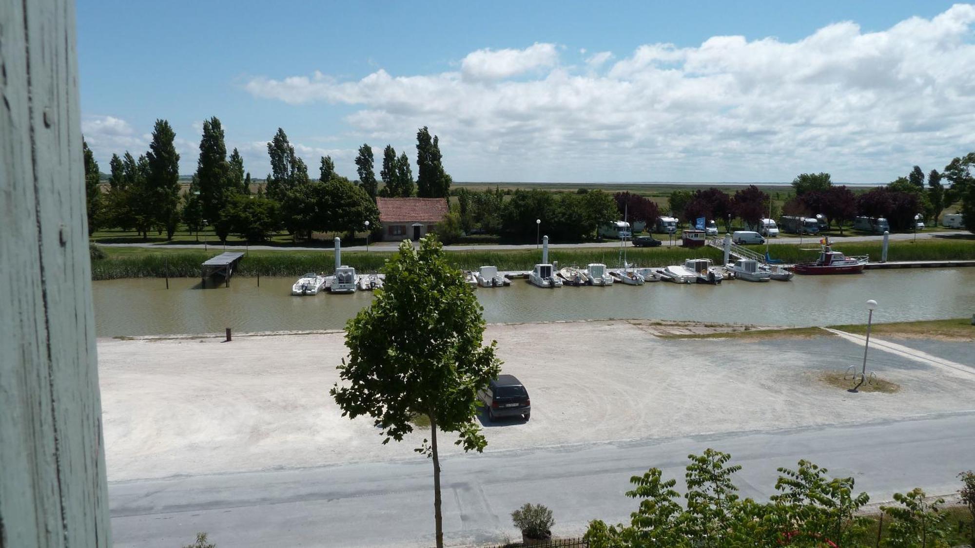 Le Domaine Du Meunier Otel Mortagne-sur-Gironde Oda fotoğraf