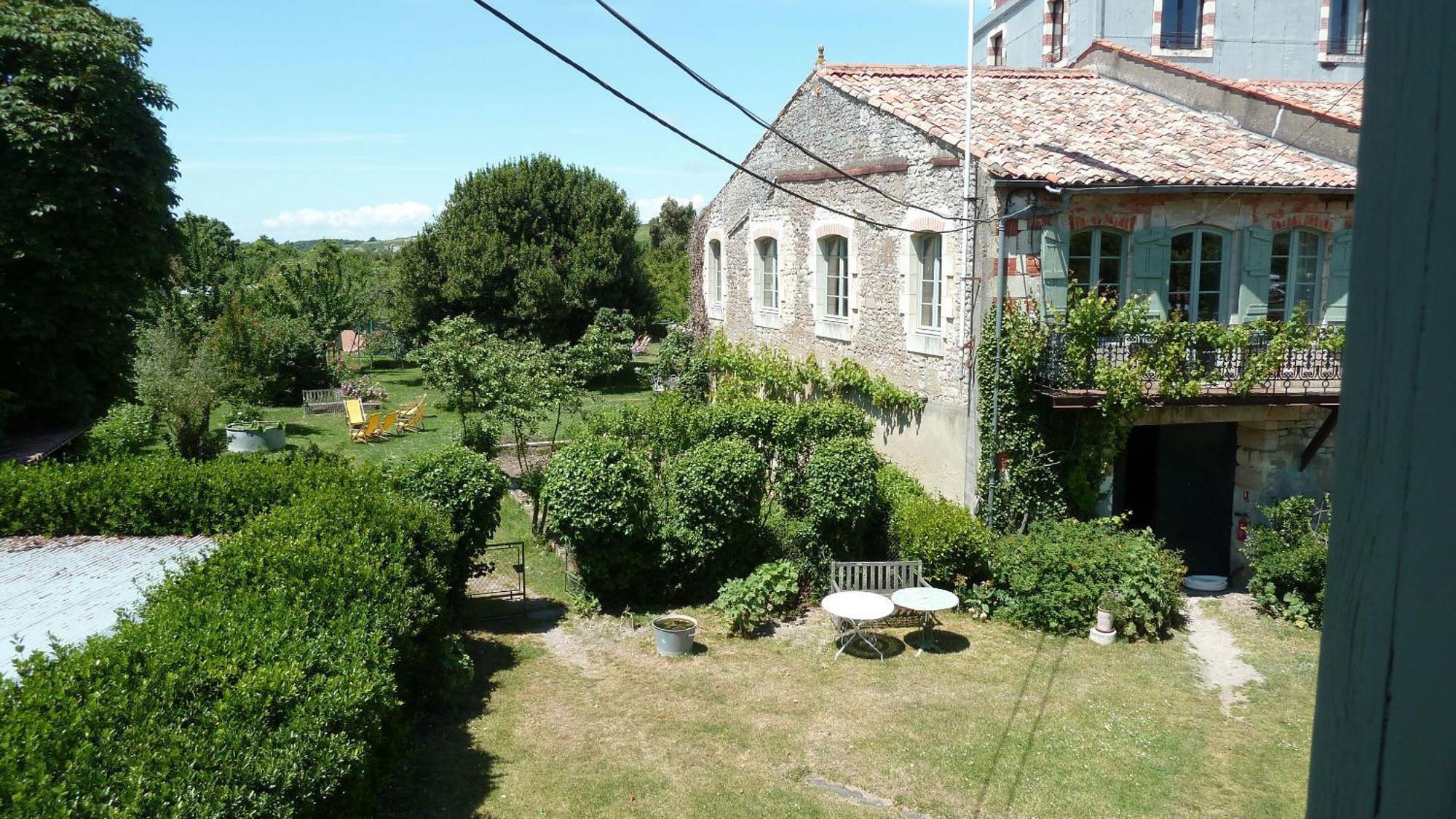 Le Domaine Du Meunier Otel Mortagne-sur-Gironde Oda fotoğraf